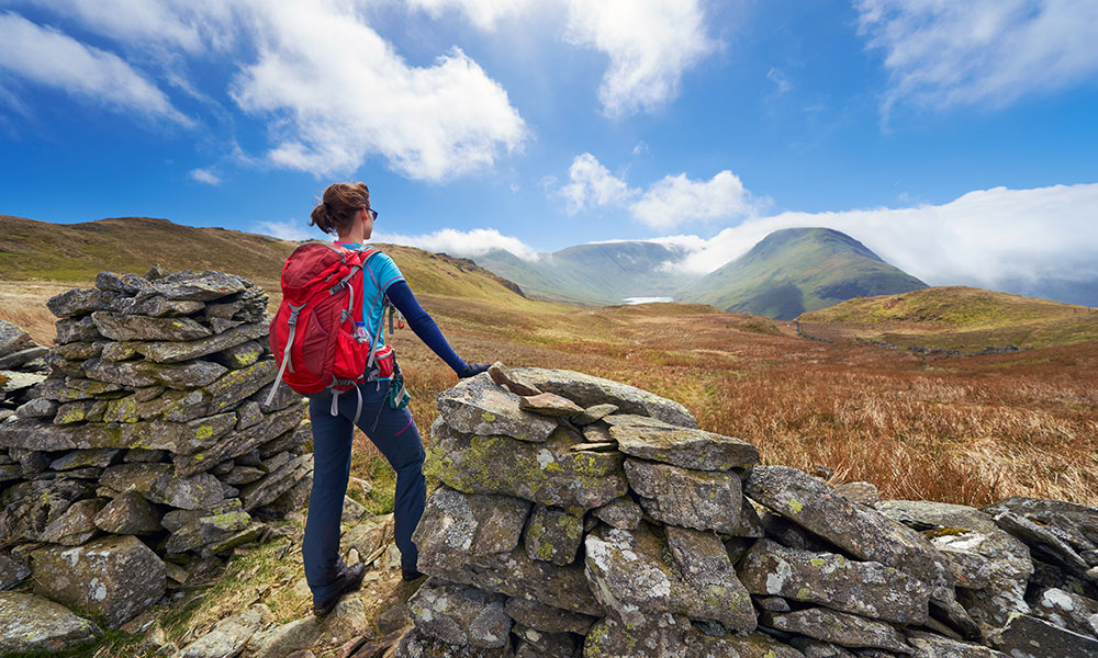 hiking for beginners - wamn hiking in the mountains of the uk
