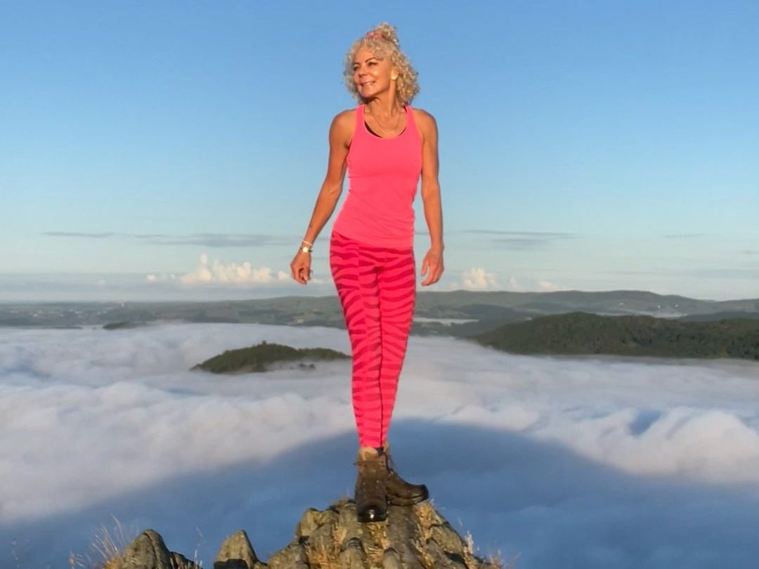 gummers-how-cloud-inversion-claire-on-a-rock 