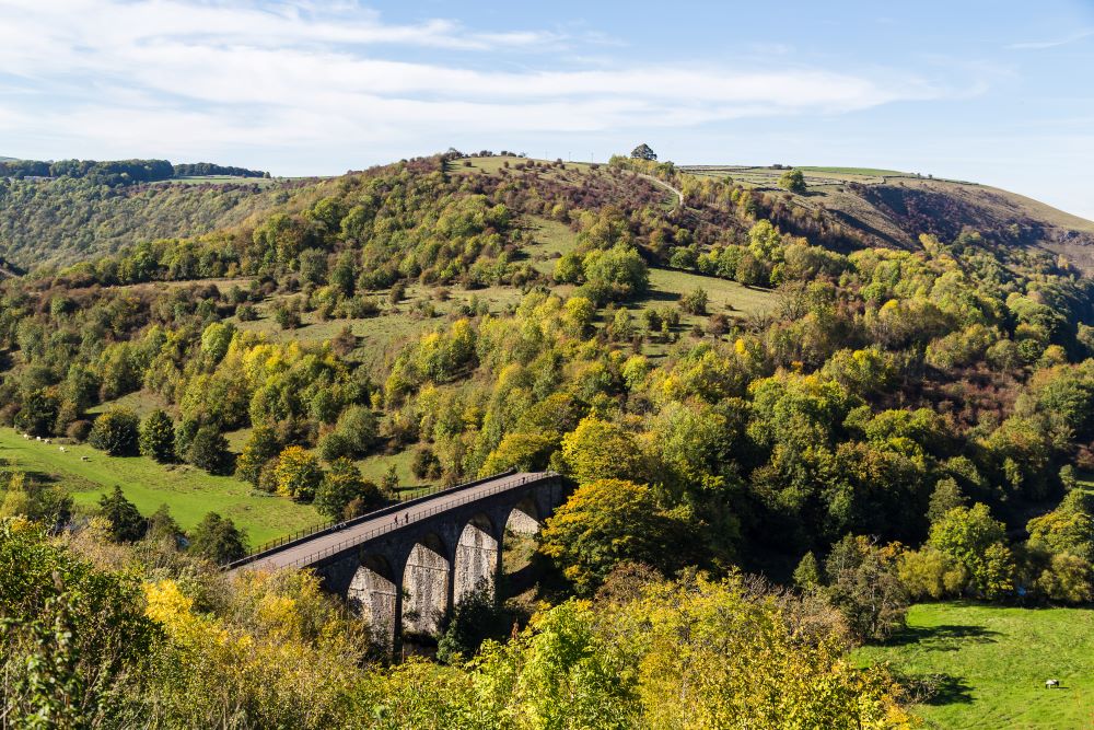 monsal viaduct easy hikes in peak district