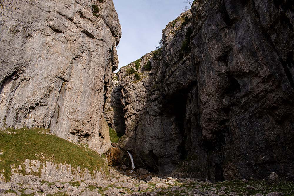 Malham Cove Circular Walk - gordale scar 2