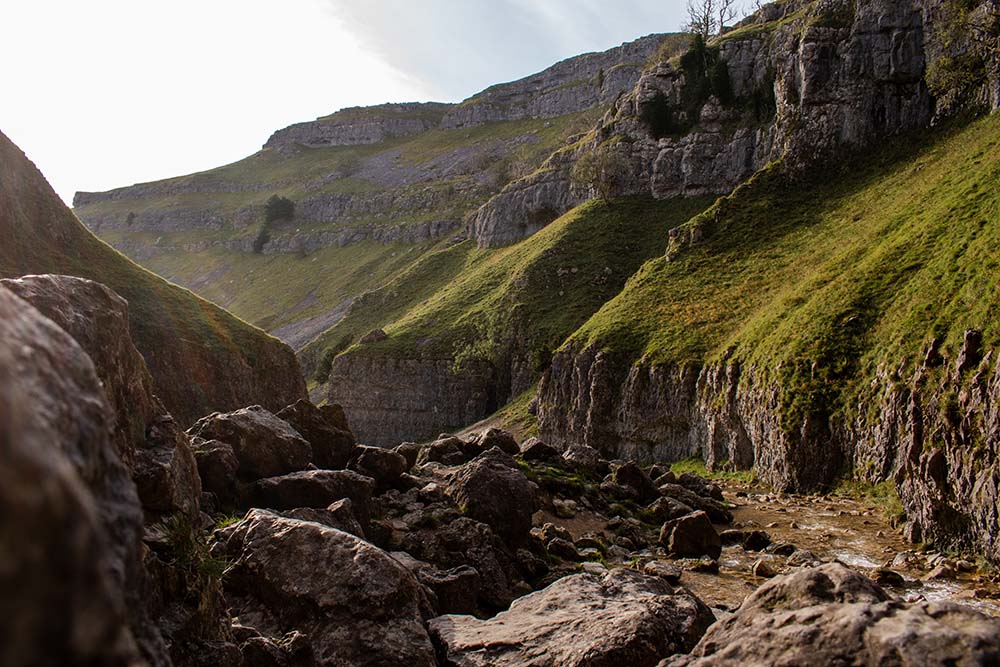 Malham Cove Circular Walk - gordale scar 3