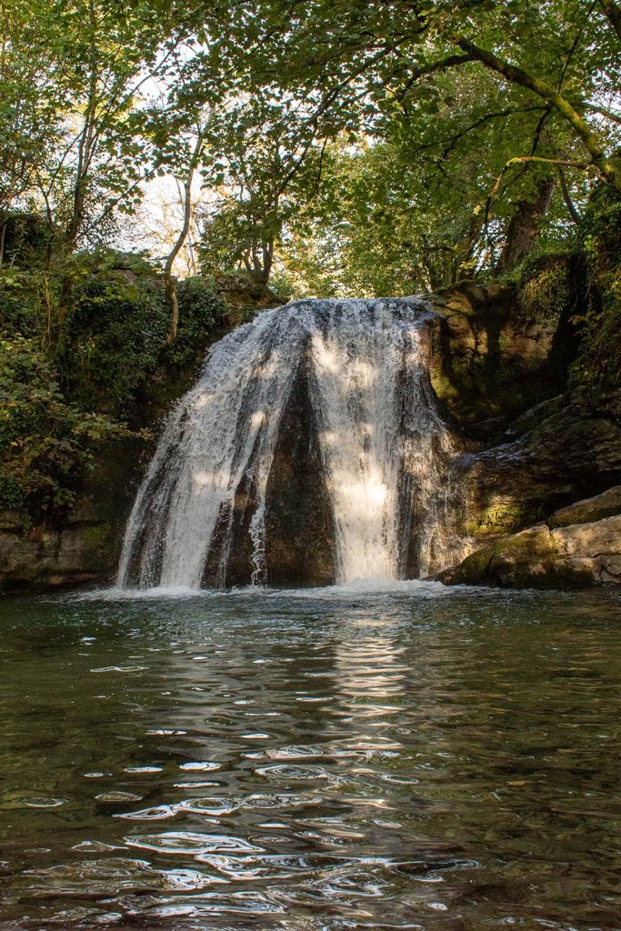 Malham Cove Circular Walk - janets foss