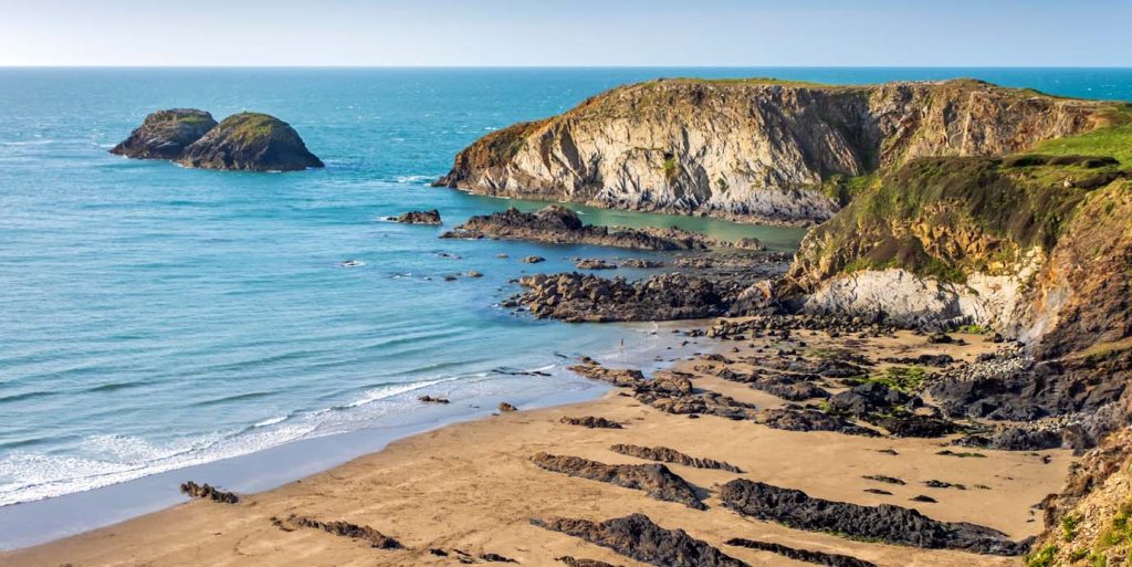 Hidden beaches of Britain - Traeth Llyfn, Pembrokeshire