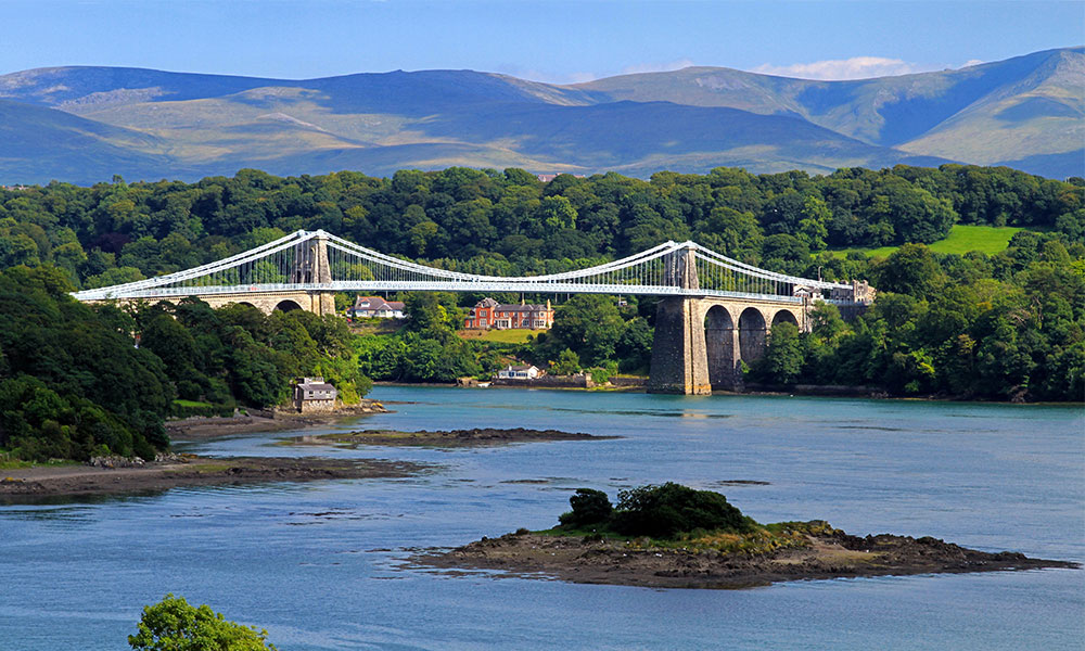 Menai Bridge Lôn Las Cymru 