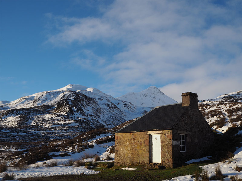 Lairig Leacach bothy with Stob Ban behind