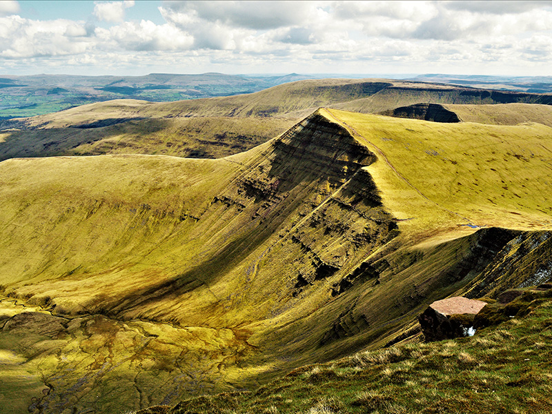 Valley ranges on the beacons way